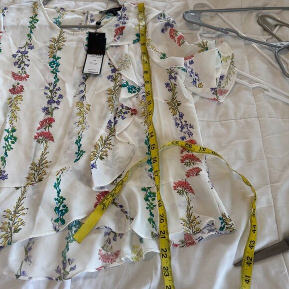 BCBGMaxAzria Floral Ruffle Top - Picture 6 of 10